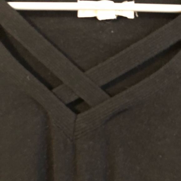 Black cross-front v-neck sweater - Picture 3 of 6